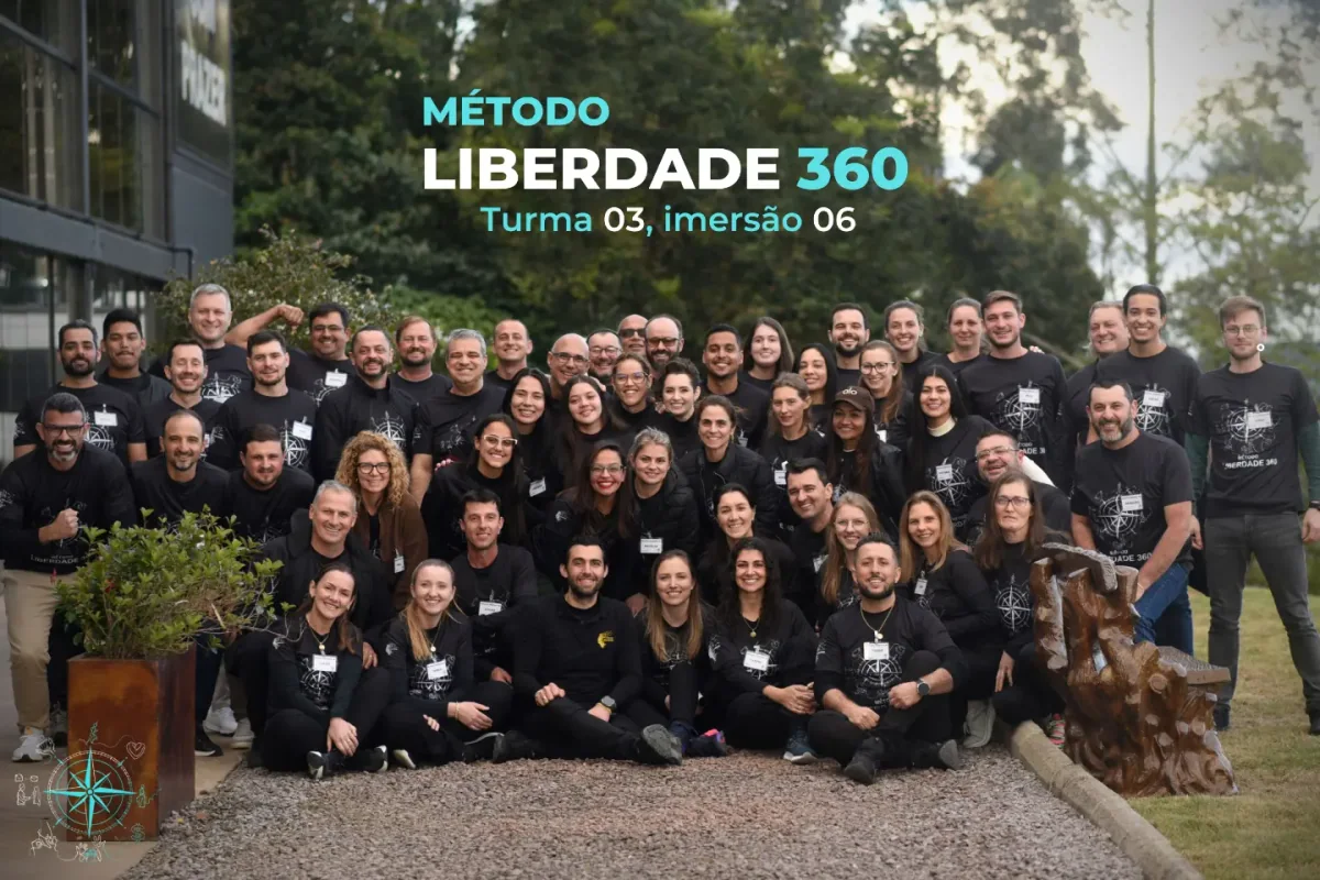 Turma 03 do Método Liberdade 360 reunida na imersão 06, em frente à sede